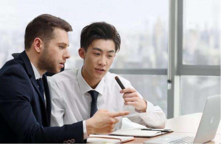 迷信海歸、教授、外國(guó)人